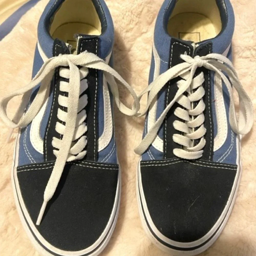 VANS Old Skool Navy & White Shoes - Women's 8 - Picture 1 of 3